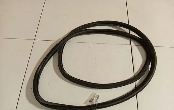 Volkswagen Polo IV 9N3 Rubber seal front coupe door 