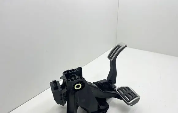 Volkswagen Golf VII Pedal assembly 5Q1723058BJ 210416