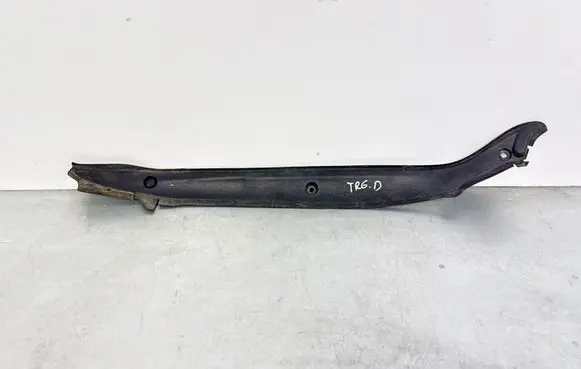 Volkswagen Touareg III Fender end trim 760821112A