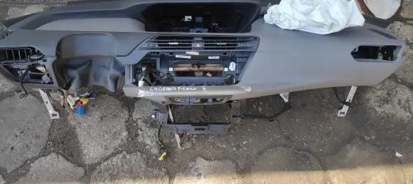 Citroen C4 II Picasso Dashboard