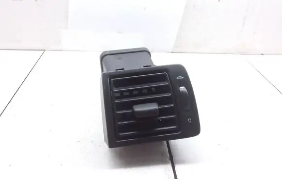 Volvo V50 Dashboard side air vent grill/cover trim Y01103 Y01128