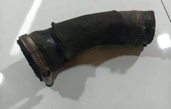 Air intake hose/pipe