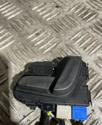 Mercedes-Benz C W204 Seat control switch A2048709010