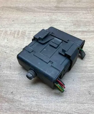 Toyota Avensis T270 Fuse module 9441927