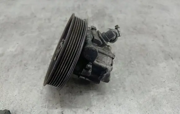 Volkswagen Transporter - Caravelle T4 Power steering pump