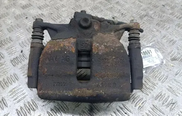 Volkswagen PASSAT CC Front brake caliper