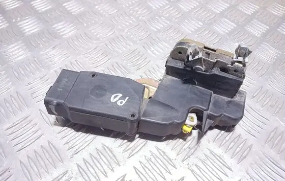 Mitsubishi Carisma Front door lock