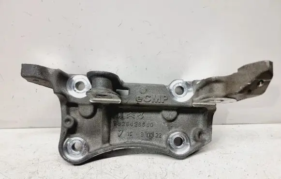 Opel Mokka B Engine mounting bracket 9826426680