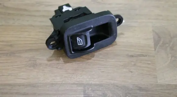Volvo V50 Electric window control switch 30773217