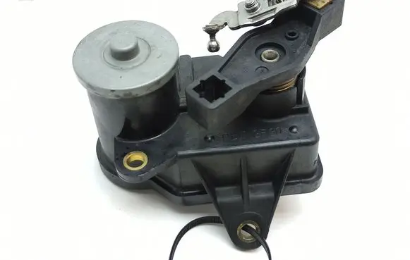 Mercedes-Benz S W221 Electric throttle body valve A6421500404 70113208