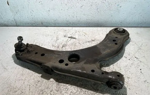 Volkswagen Golf IV Front lower control arm/wishbone
