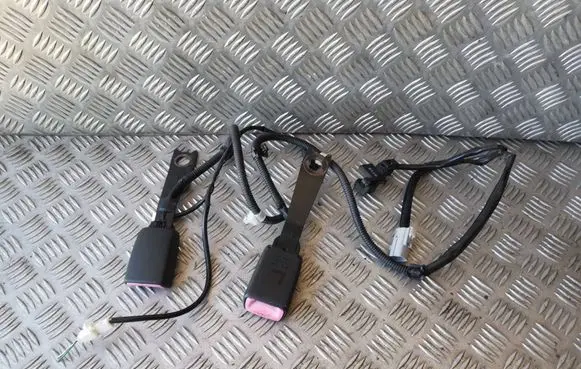 Toyota Corolla Verso AR10 Front seatbelt buckle B480 E034501
