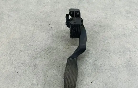 Opel Zafira B Accelerator throttle pedal 9202341BT