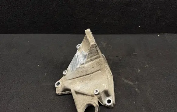 Volkswagen PASSAT B5.5 Engine mounting bracket 8D0399114S