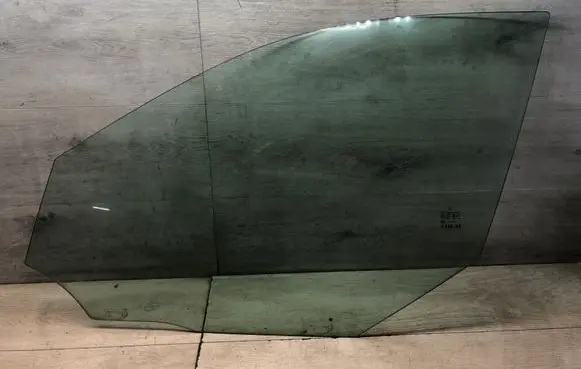 Mercedes-Benz E W212 Front door window glass four-door DOT39AS2M35 43R000677 E000189