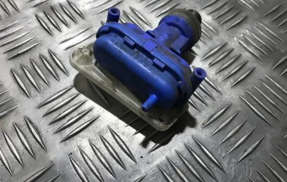 Audi 80 90 S2 B4 Central locking vacuum pump 893862153d