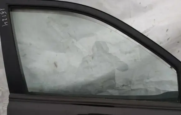 KIA Sportage Front door window glass four-door