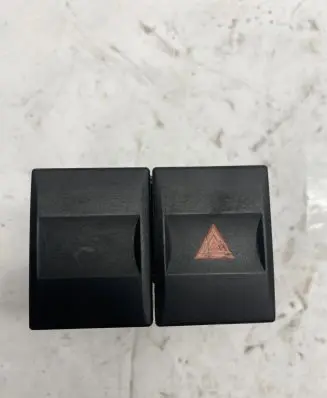 Ford Mondeo Mk III Hazard light switch 13A350