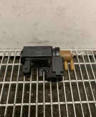 BMW 7 F01 F02 F03 F04 Turbo solenoid valve 7628987 11747628987