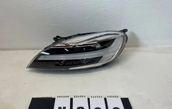 Volvo V40 Headlight/headlamp 32228483