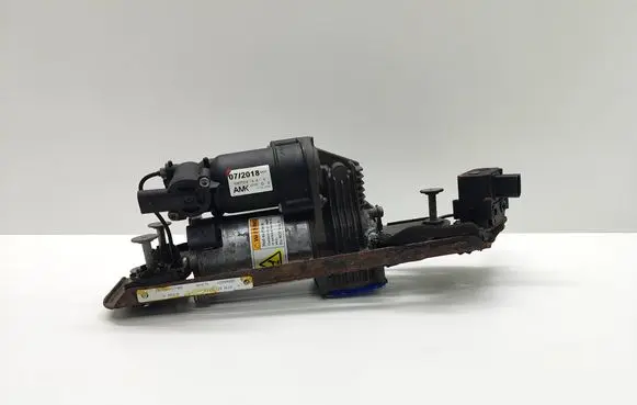 BMW 5 E60 E61 Air suspension compressor/pump 6777827 67778272 37106777827