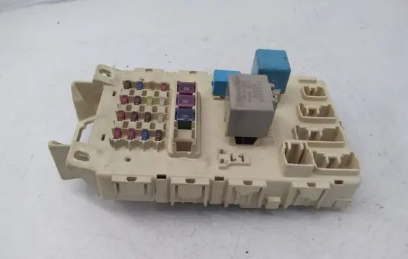 Toyota Yaris Fuse module