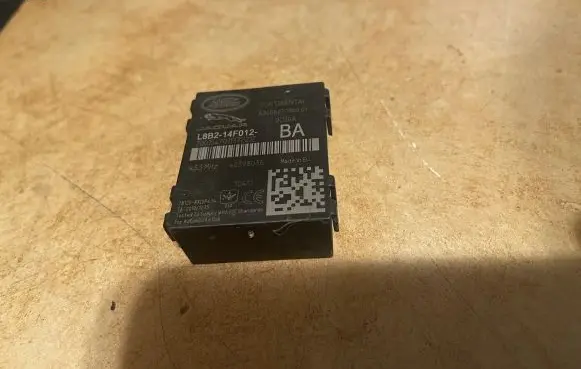 Land Rover Discovery Sport Other devices L8B214F012BA