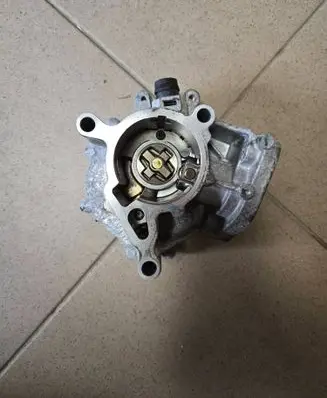 Volkswagen Tiguan Allspace Vacuum pump 06L145100B