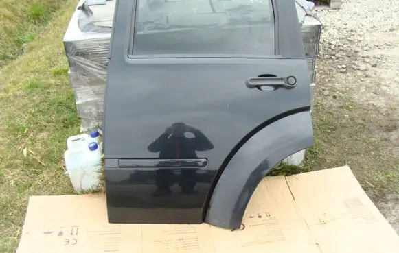 Dodge Nitro Rear door