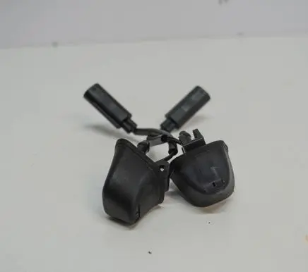 BMW 3 E90 E91 Windshield washer spray nozzle 7131299