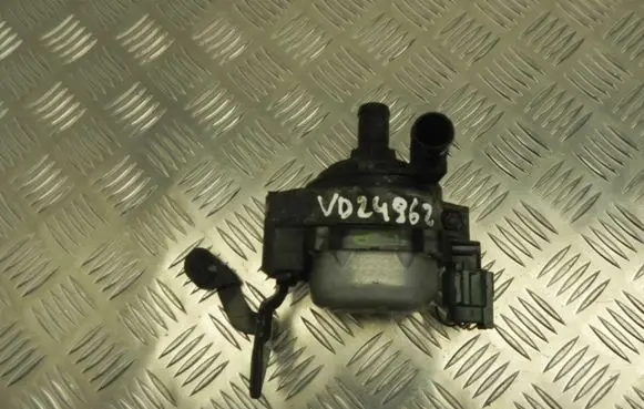 Nissan Leaf II (ZE1) Electric auxiliary coolant/water pump 215815SA0A