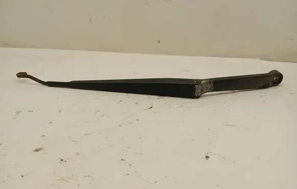 Nissan X-Trail T30 Front wiper blade arm