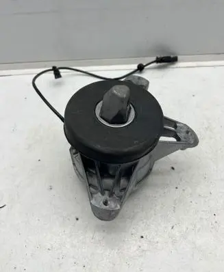Engine mount bracket