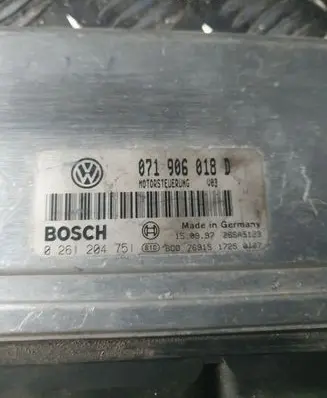 Volkswagen PASSAT B5 Engine control unit/module 071906018D 0261204751