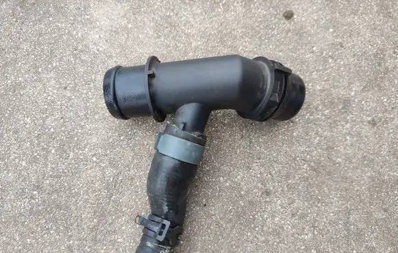 Audi A4 S4 B9 Engine coolant pipe/hose 8W0122293AE