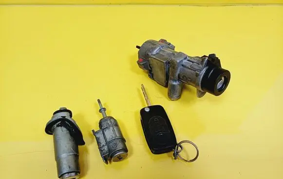 Audi A6 S6 C5 4B Ignition lock 4B0905851B
