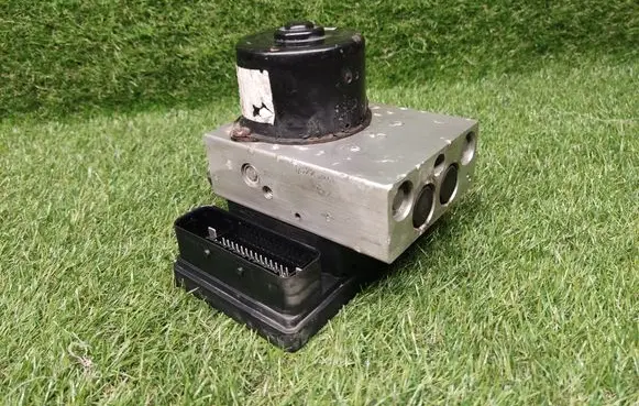 Ford Focus ABS Pump 2M512C285AC
