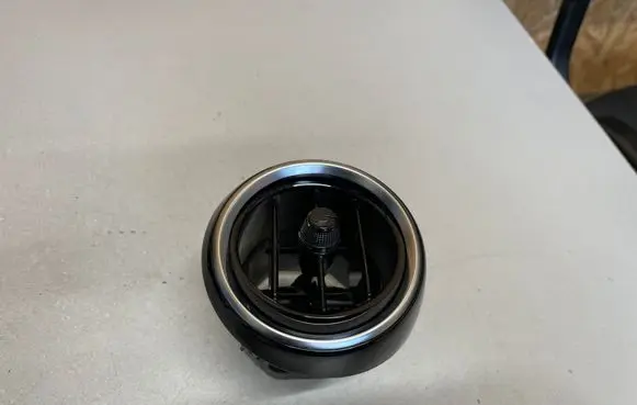 Mercedes-Benz C W205 Dash center air vent grill A2058304504
