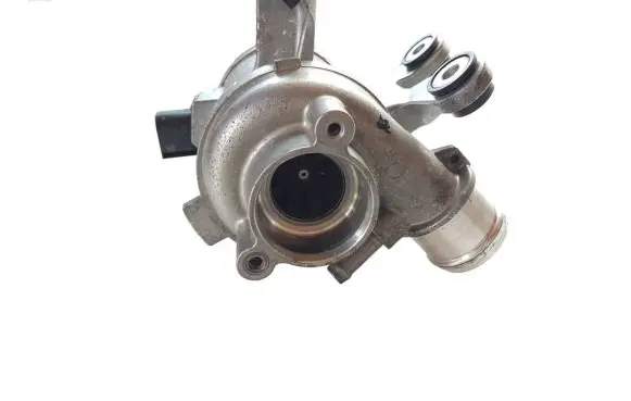 Mercedes-Benz C W205 Water pump A2742000207 518817250