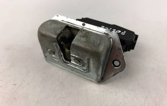 Subaru Forester SG Tailgate/trunk/boot lock/catch/latch 