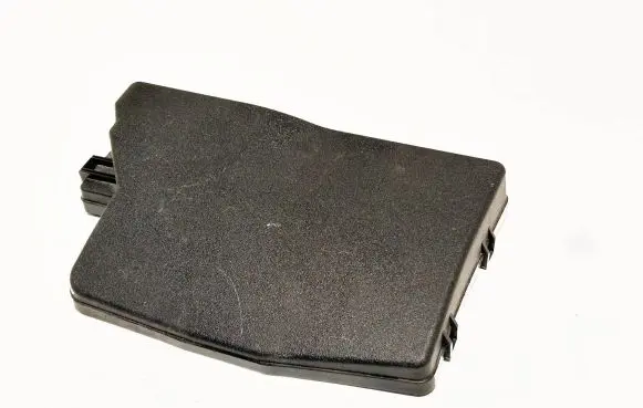 Toyota Avensis T270 Fuse box cover 8266205300 16310