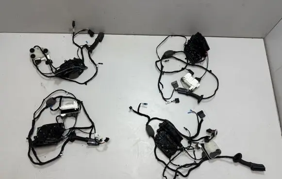 BMW X5 G05 Front door lock 7477699 7477702