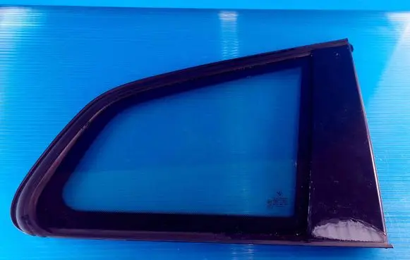 BMW X3 E83 Rear side window 43R00021