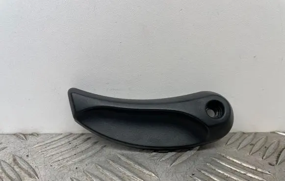 Engine bonnet (hood) release handle