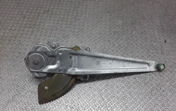 Suzuki Ignis Rear window lifting mechanism without motor