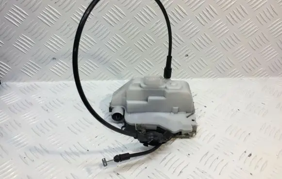 Renault Megane II Front door lock