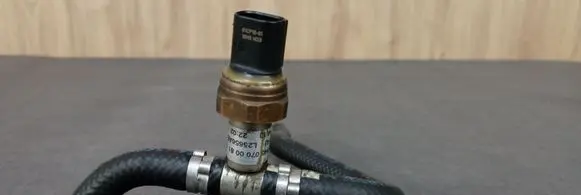 Mercedes-Benz A W176 Fuel pressure sensor 6450700081 A6450700081