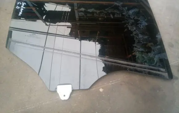 Mazda 3 III Rear door window glass