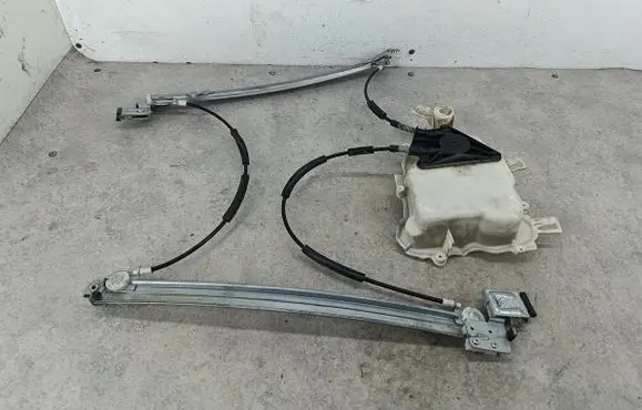 Seat Altea Front door window regulator with motor 