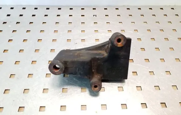 Hyundai Terracan Engine mounting bracket